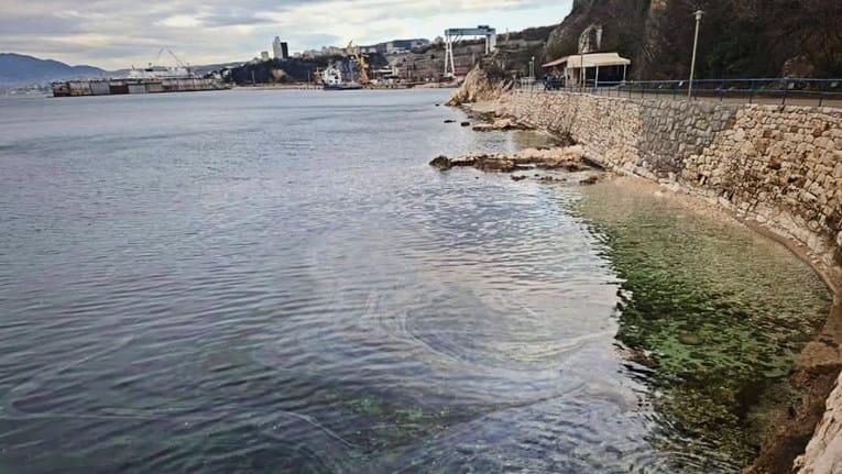 INA o onečišćenju mora u Kostreni: "Nisu utvrđena propuštanja opreme ni spremnika"