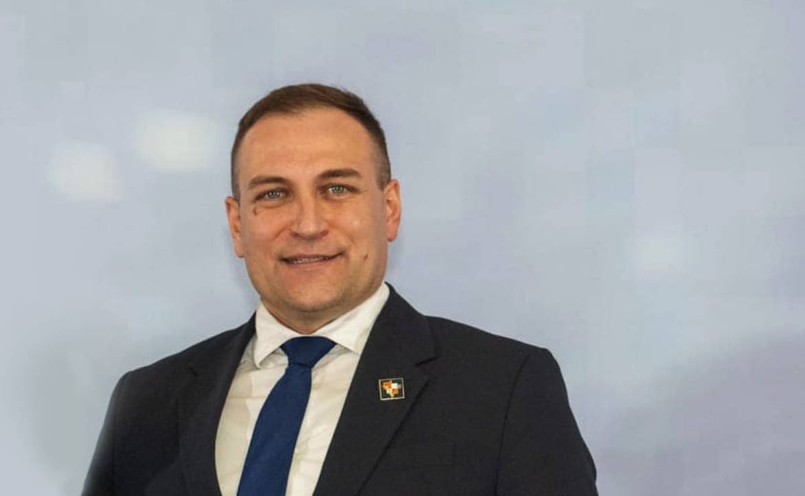 Budući ministar nakon otkrića novinara vratio dječje doplatke - Evo i koja ga još kazna čeka! Javio nam se i samohrani otac: "Kako je moguća tolika razlika?!?"