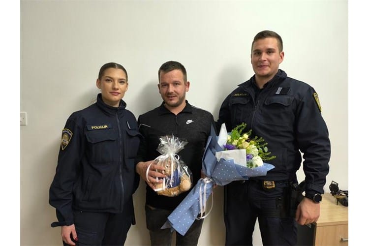 Trogirski policajci zaustavili muškarca - uskoro su saznali da ima jako dobar razlog za žurbu, pa mu pomogli!