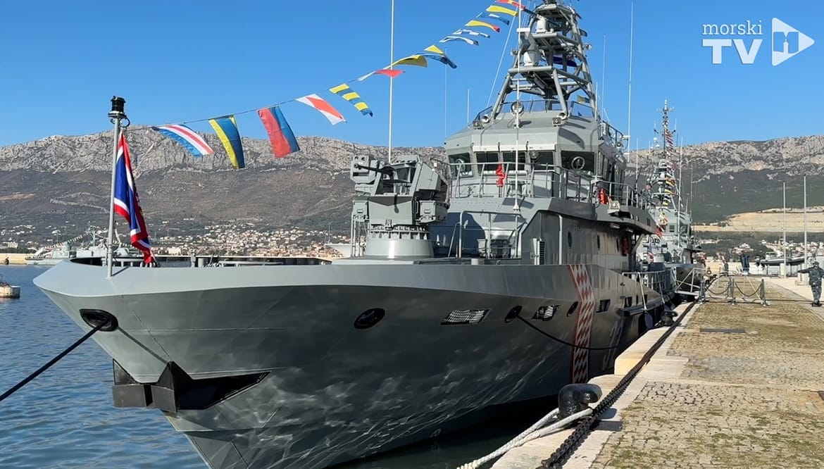 VIDEO Ovo je novi brod Hrvatske ratne mornarice! U Splitu je izvršena svečana primopredaja OOB-32 “Umag”
