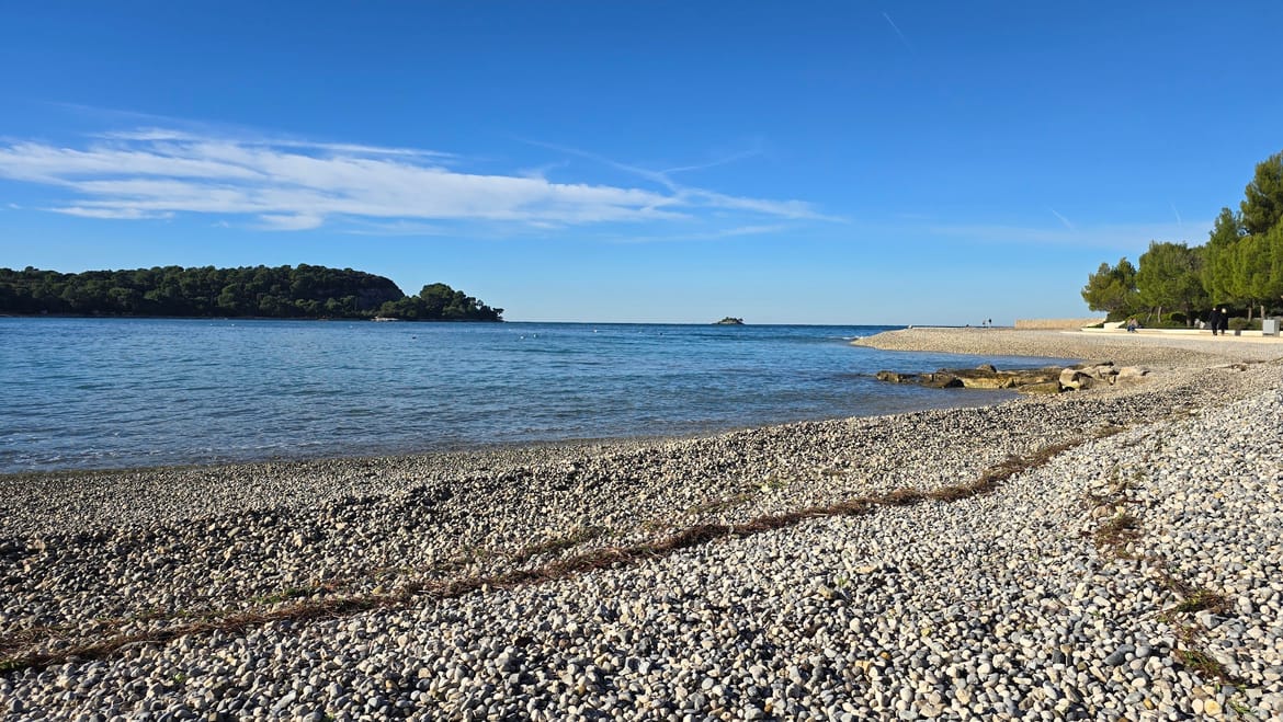Uz i dalje jaku, a ponegdje i olujnu buru, sunčano uz čak -5 °C u Istri!