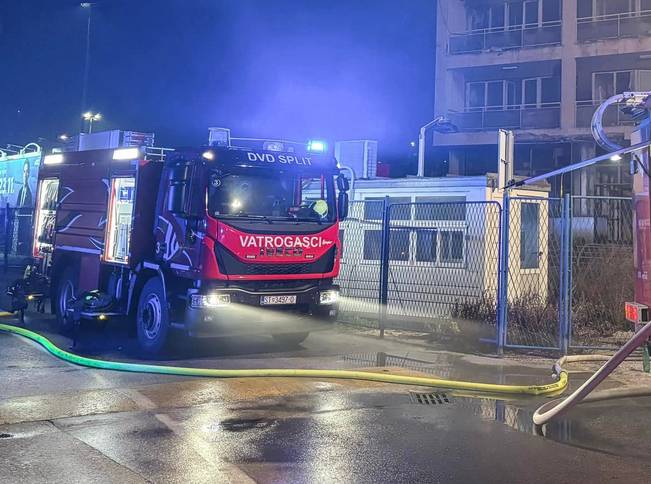 U Splitu gorjela tri vozila