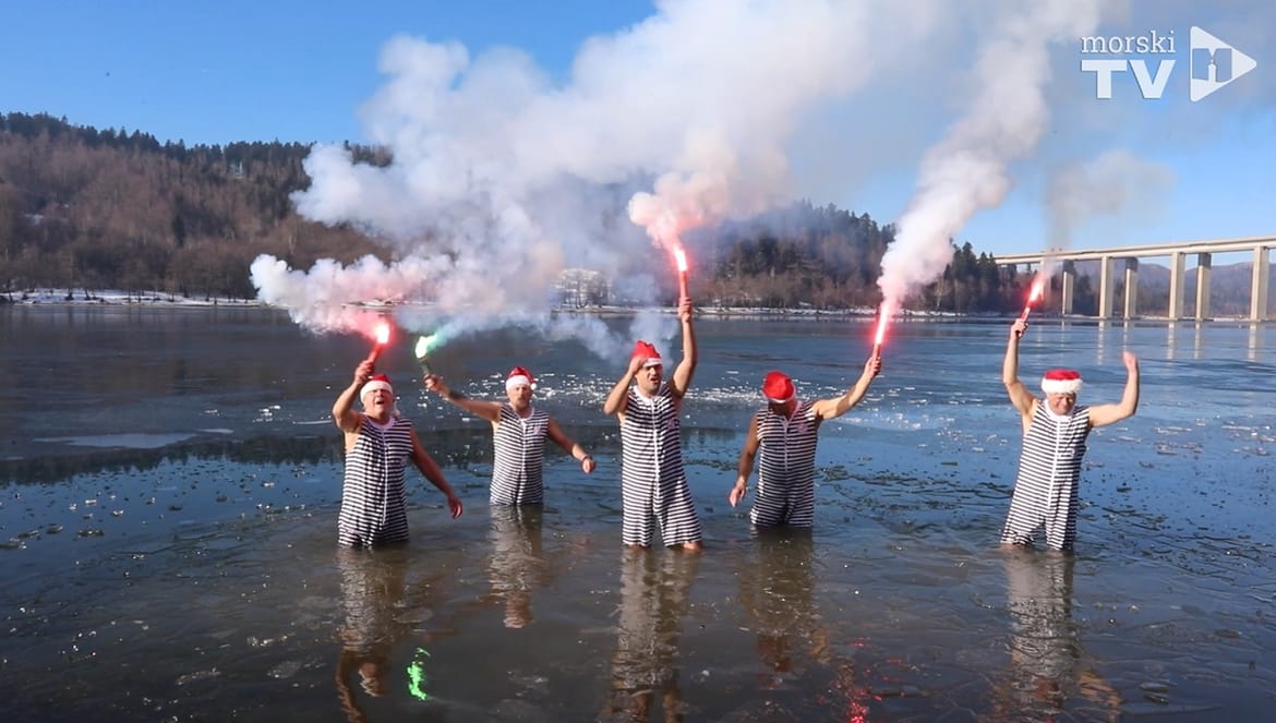 Opatijski Kukali zaigrali novogodišnji picigin u smrznutom jezeru!
