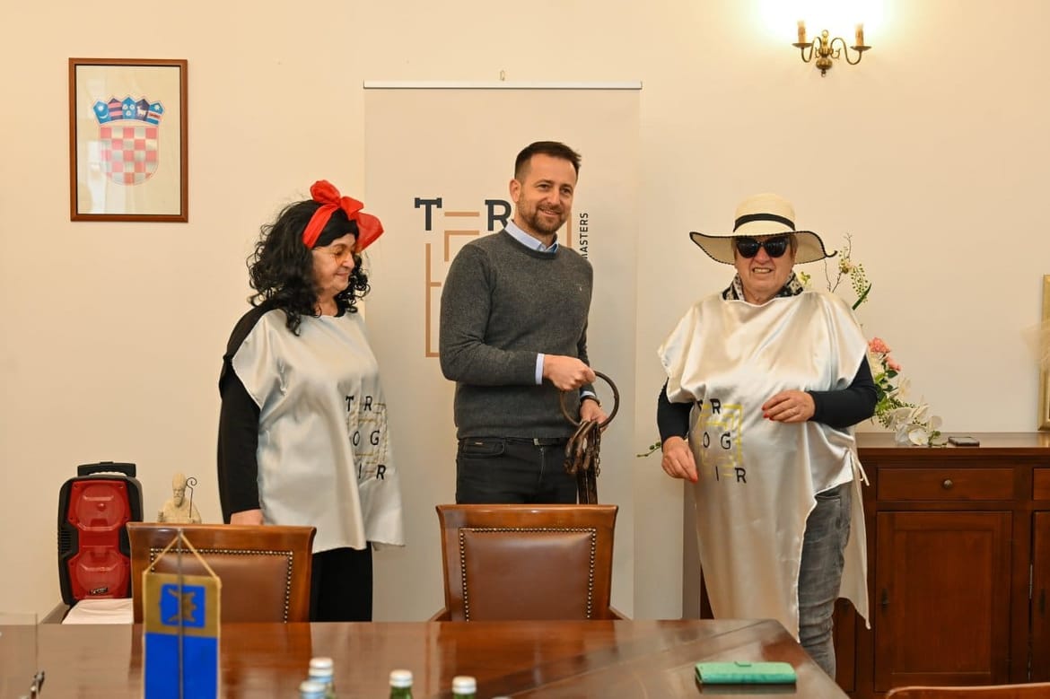 Maškare preuzele ključeve grada Trogira - gradonačelnik nije imao "šanse"!