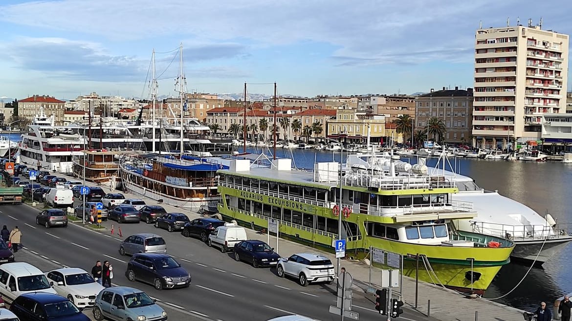 Zakupci štandova za brodske izlete u Zadru žrtve političkih svađa: "Samo želimo pravedan natječaj!" Evo što su odgovorili iz Grada!