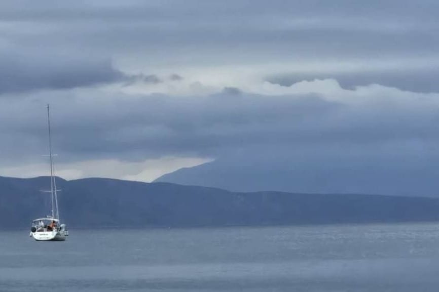 Posvuda oblačno s povremenom kišom