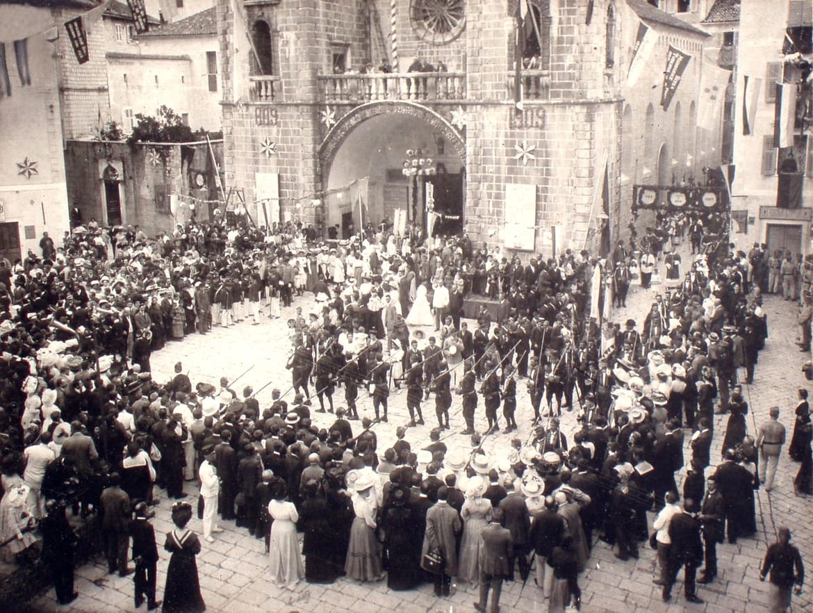 TRIPUNDANSKE SVEČANOSTI  I BOKELJSKA MORNARICA Prošlost i sadašnost zajedno u splitskom Pomorskom muzeju