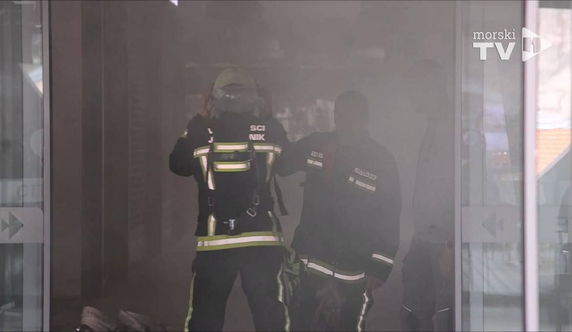 VIDEO: POŽAR U ŠIBENSKOJ ROBNOJ KUĆI  Zbog gustog dima zgrada evakuirana!