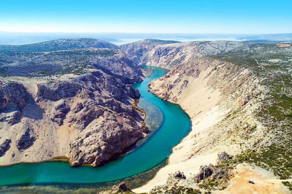 Pun kamion primorske pastrve pustit će u rijeku Zrmanju: "Gotovo je nestala zbog krivolova i nebrige"
