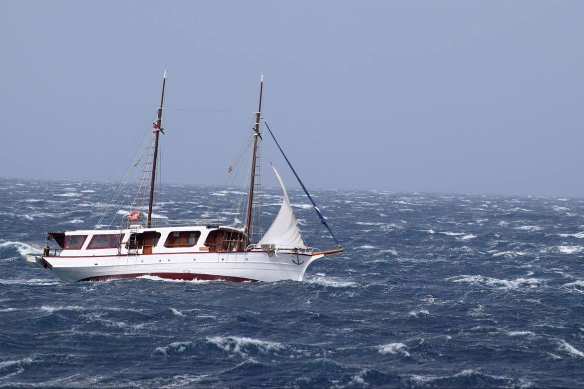 Na Jadranu olujno jugo, more 5-6, ponegdje i obilna kiša