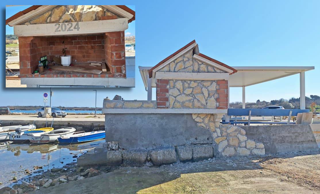 ZAVJET ŠUTNJE I SVI SE PRAVE BLESAVI? Ilegalno nabetoniran kamin i stepenice u frekfentnoj ribarskoj luci Ližnjan o čemu "nitko ništa ne zna"!?!