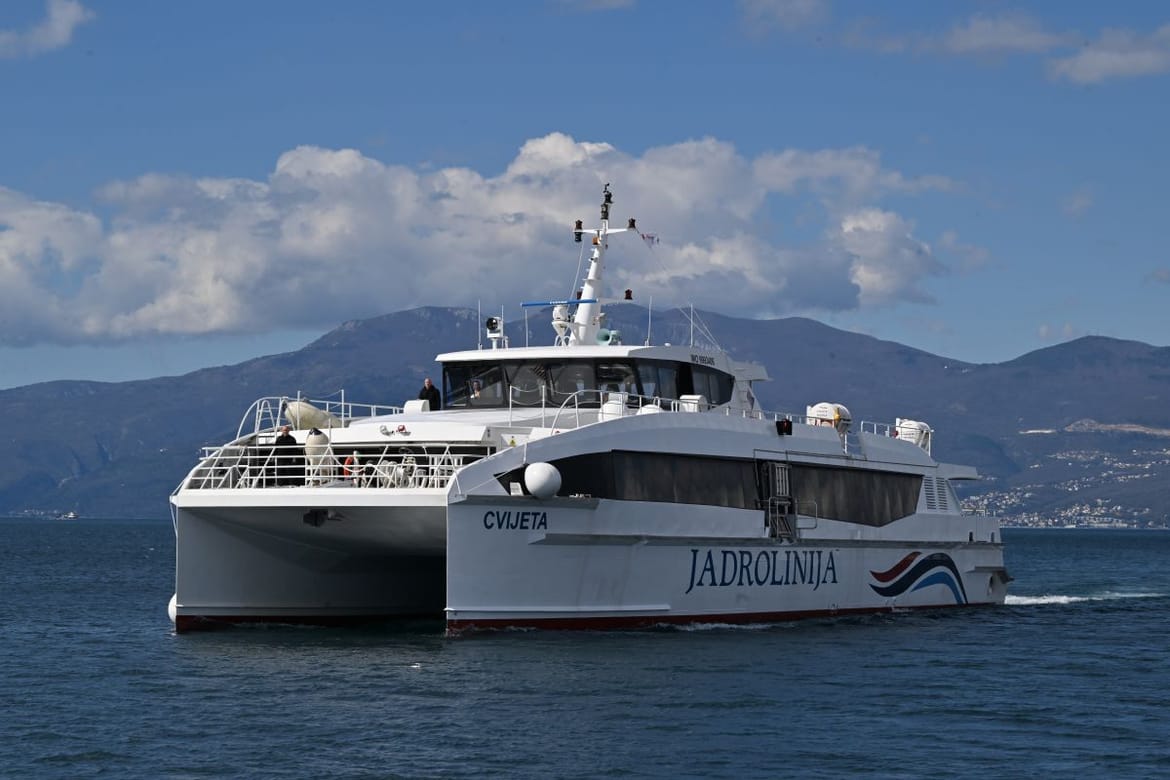 ZAPLOVILI RUŽICA I CVIJETA Dva nova katamarana Jadrolinije na riječkom plovnom području nose imena posebnih žena iz hrvatske povijesti