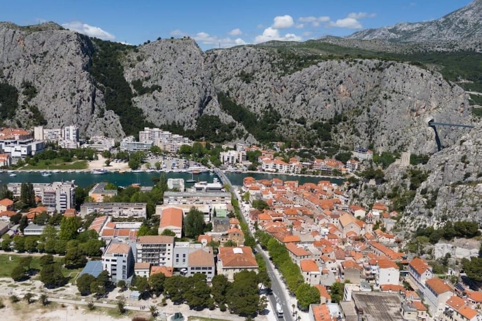 Djecu u Omišu prevozio u kombiju s neispravnim kočnicama