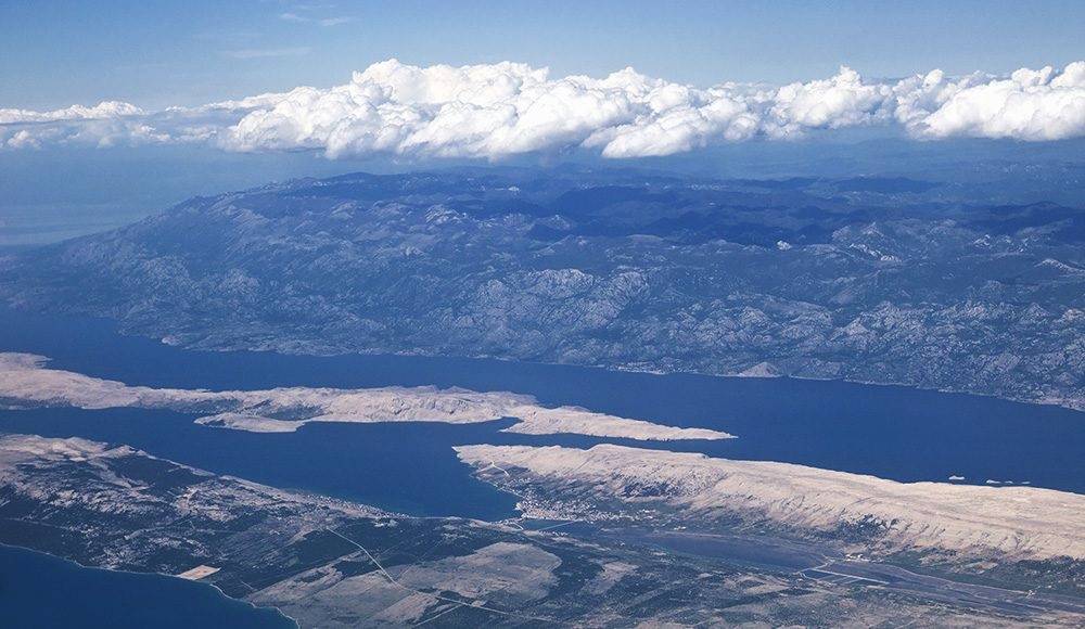 Zrakoplov ostao bez pogona iznad otoka Paga, pa morao prisilno sletjeti kod Nina!