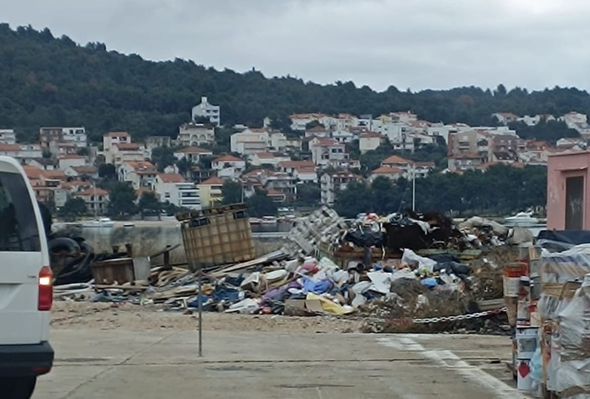 Čitatelj iz Trogira o deponiju uz more: "Živimo od mora, a najveća smo stoka!"