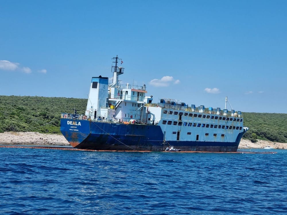 Brod "Deala“ s ulaza u Raški zaljev uklonit će Turci!