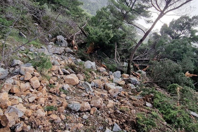 OPREZ Odron na Biokovu rušio borove i zatrpao dvije planinarske staze