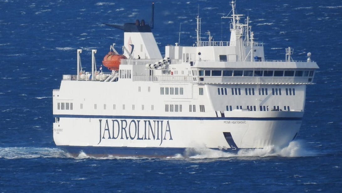 Trudnica nije rodila na brodu, ali je sretno stigla do Splita - Posada Hektorovića jutros ponovno po jugu isplovila za Vis