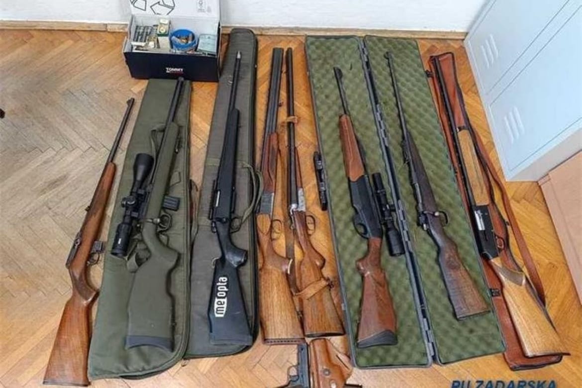 Na području NP Paklenica lovačkom puškom odstrijelio divokozu - Ovo je arsenal koji je kod njega pronađen!