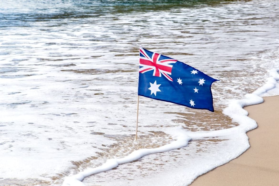 NEŠTO JE ČUDNO U MORU Misteriozna pjena na obali - oboljelo 100 surfera?