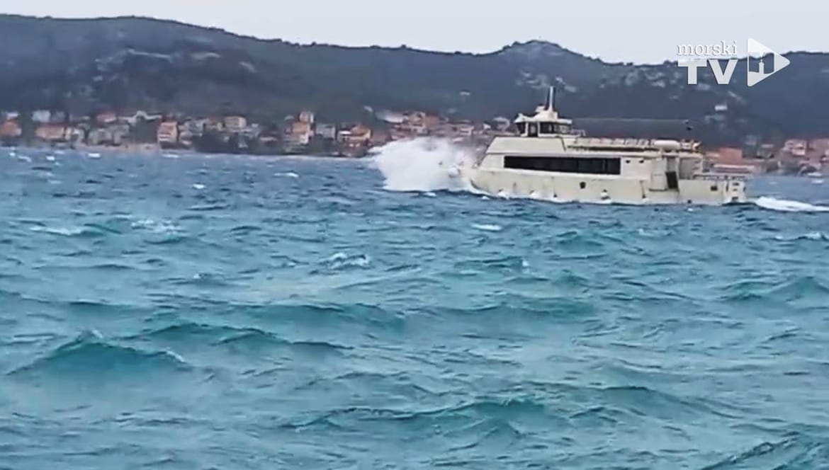 VIDEO Pohvale za posadu i zapovjednika: "Lakoćom odradili plovidbu Biograd - Vrgada po olujnom jugu!"