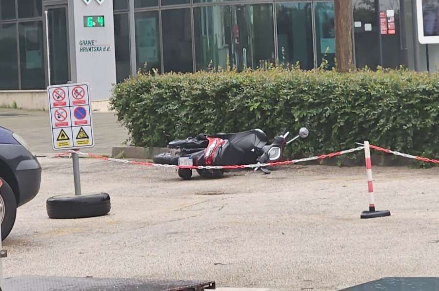 Bura je po Dubrovniku danas rušila stabla, ograde i motocikle!