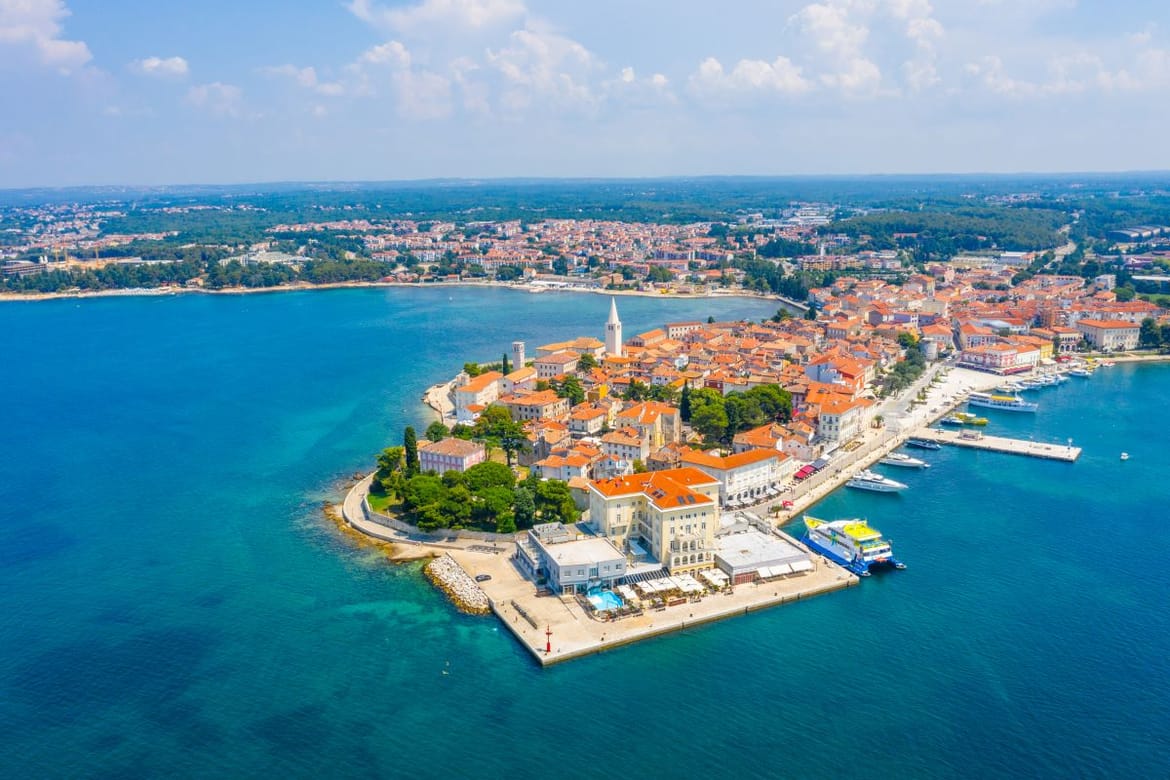 Pretežno sunčano uz moguće kratkotrajne pljuskove poslijepodne