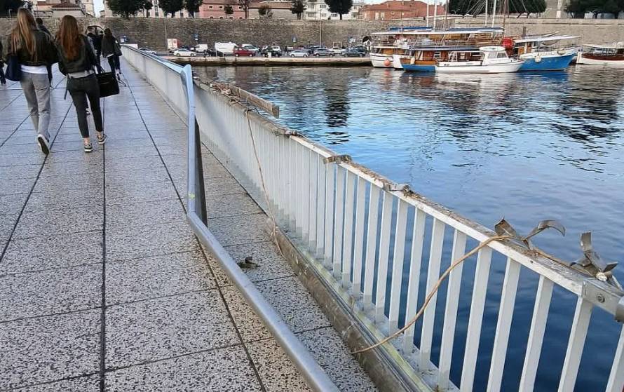 Šteta na zadarskom mostu nakon udara izletničkog broda nije mala