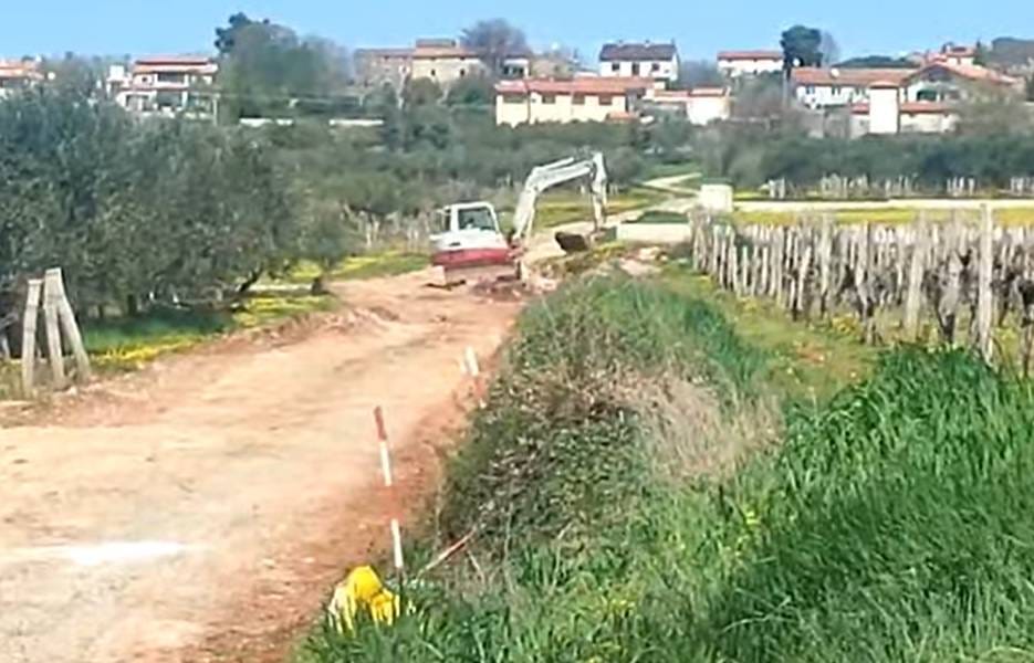 "Lokalni moćnik" kraj Višnjana unatoč zabranama nastavlja radove?