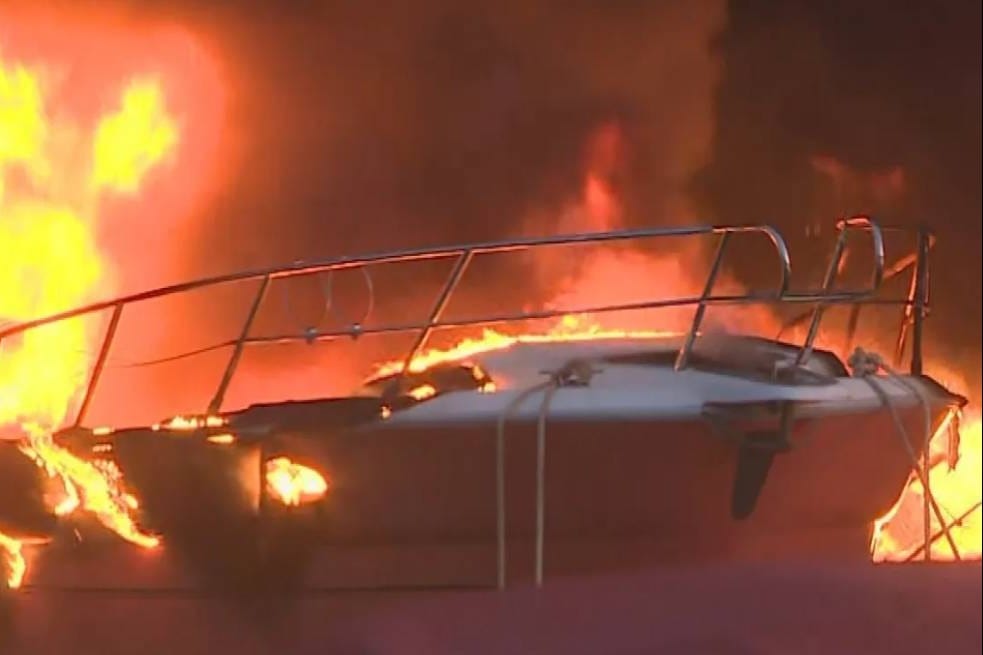 Požar plovila u Marini Veruda