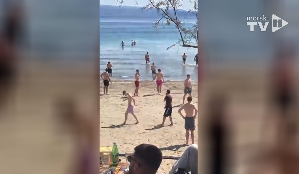 VIDEO Strani turisti i u travnju pune Bačvice