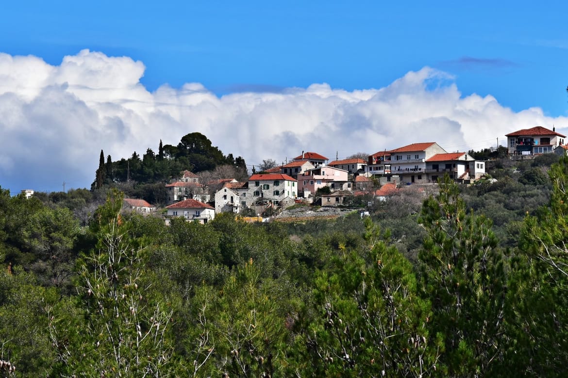 Proljetna šetnja Čiovom - uz šetnju se i dokumentira prostorna devastacija uzrokovana suludom izgradnjom!