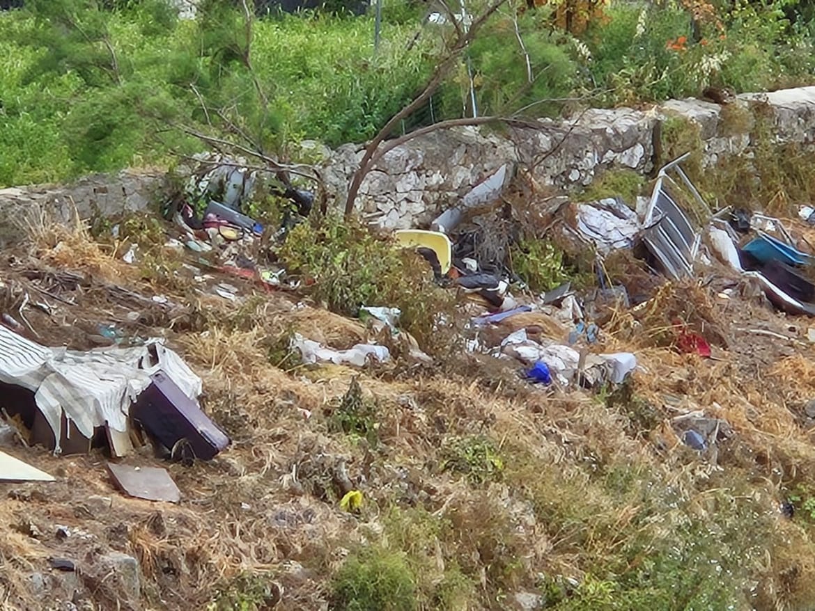 Ovo je splitski divlji deponiji gdje se beskućnici skrivaju u šatorima i žive u nemogućim uvjetima