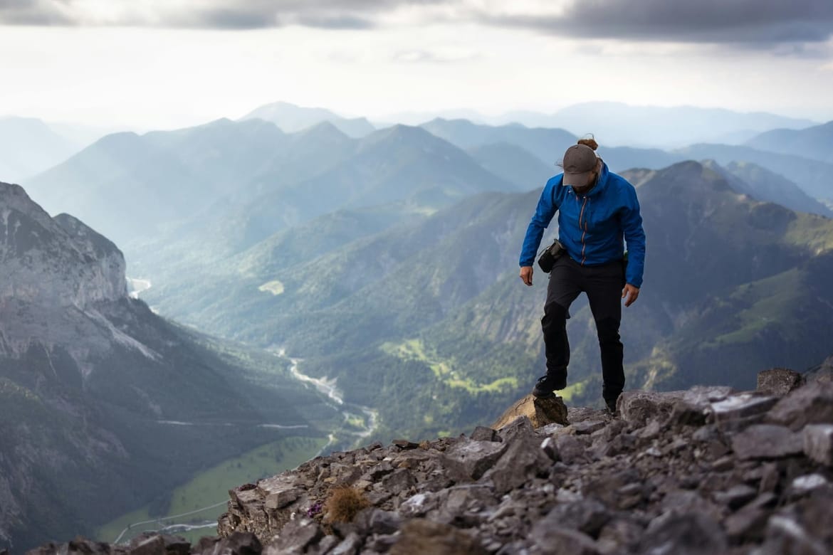 STRAVA U SUSJEDSTVU Američki marinac na planinarenju pao u ponor dubok 500 metara