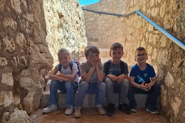 Na Prviću djeluje mala škola sa samo četiri učenika: "Života na otoku nema bez škole!"