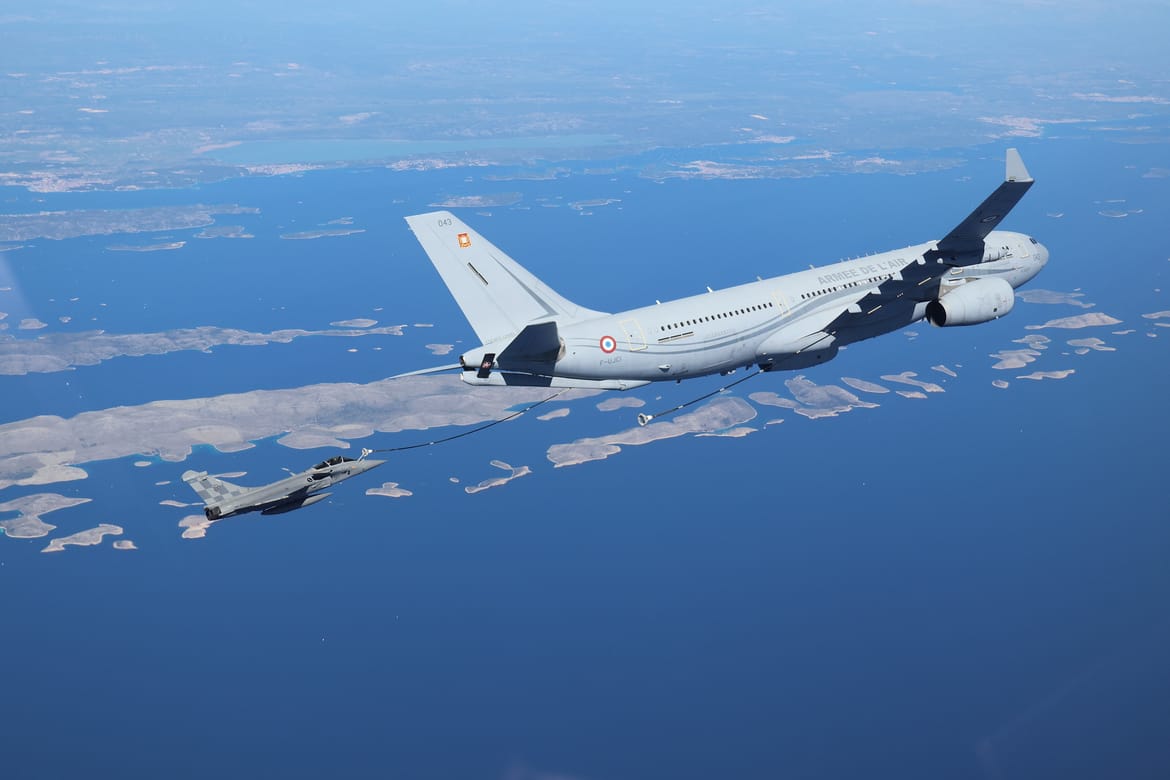 FOTO/VIDEO: SPEKTAKL NAD JADRANOM Akcija hrvatskih i francuskih pilota Rafala iznad Jadrana