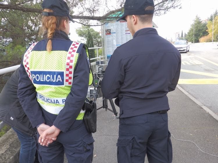 Policija kontrolirala promet na crikveničkom području - sankcionirali vozače teretnih vozila jer se nisu odmarali!