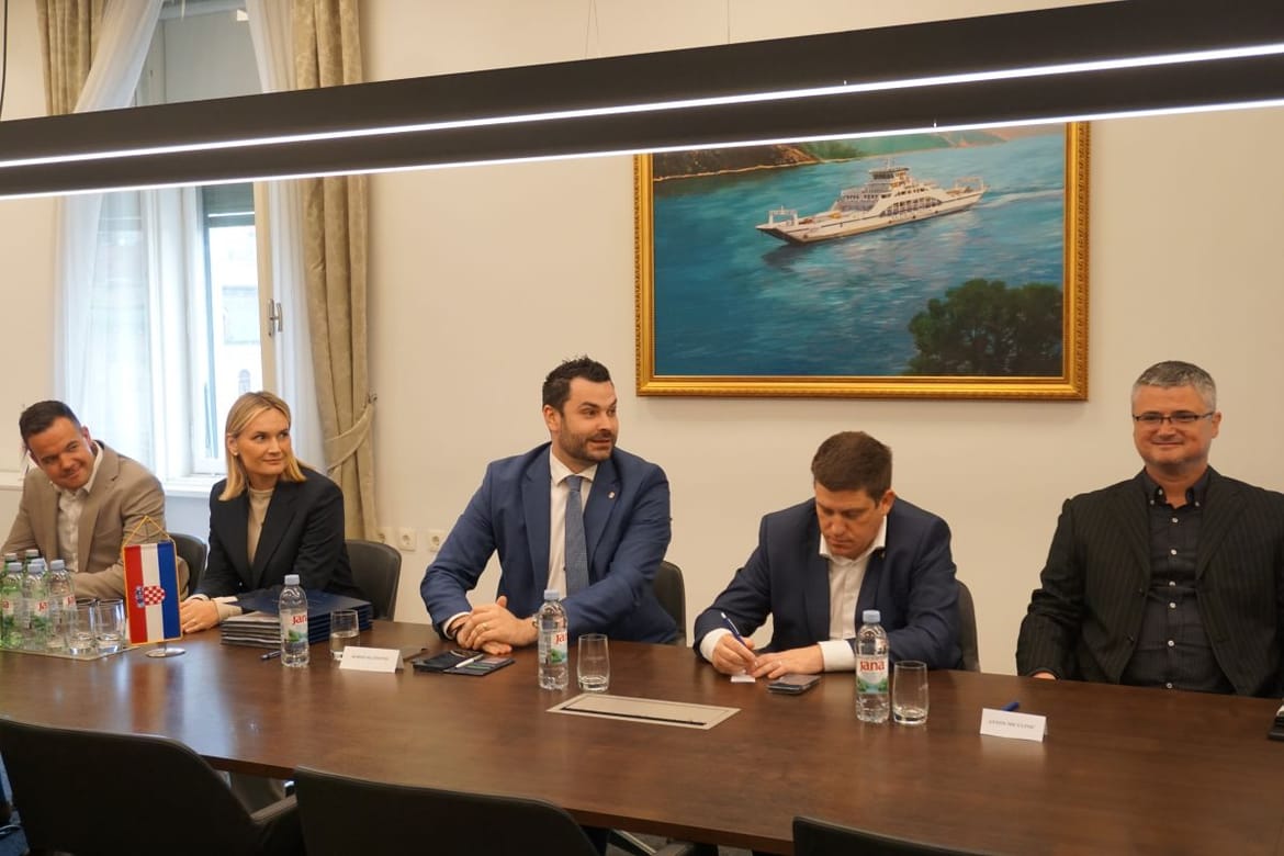 Potpisan prvi Kolektivni ugovor za zaposlenike Jadrolinije na kopnu