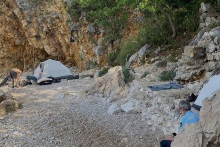 Talijani bez dozvole kampirali pa išli u ilegalni podvodni ribolov u Jadranovu