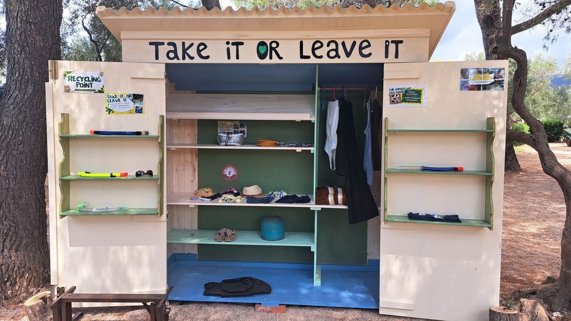 Reciklažna kućica s dušom u zelenoj oazi na Cresu