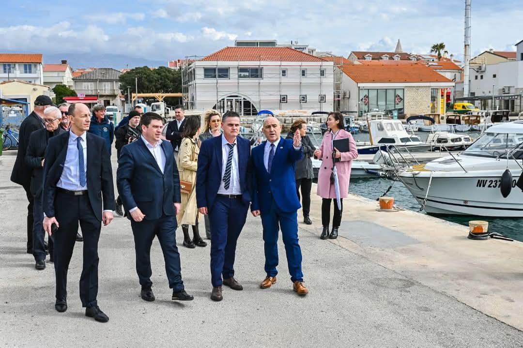 ŠRD "LUC" iz Novalje: "Lučka uprava nas uporno ignorira, ne možete nam ukloniti plovila bez da ispunite naše zahtjeve!"