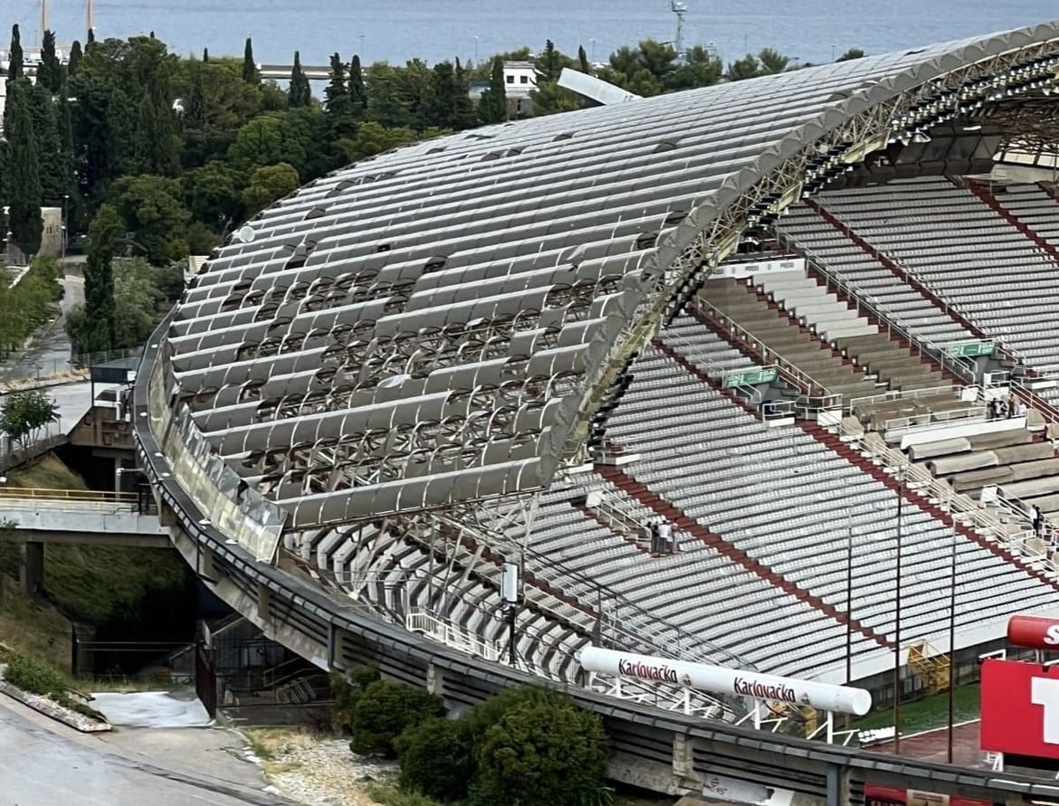 OVAKO NEŠTO SE NE PAMTI Snažna nevera počupala krov i na Poljudu!