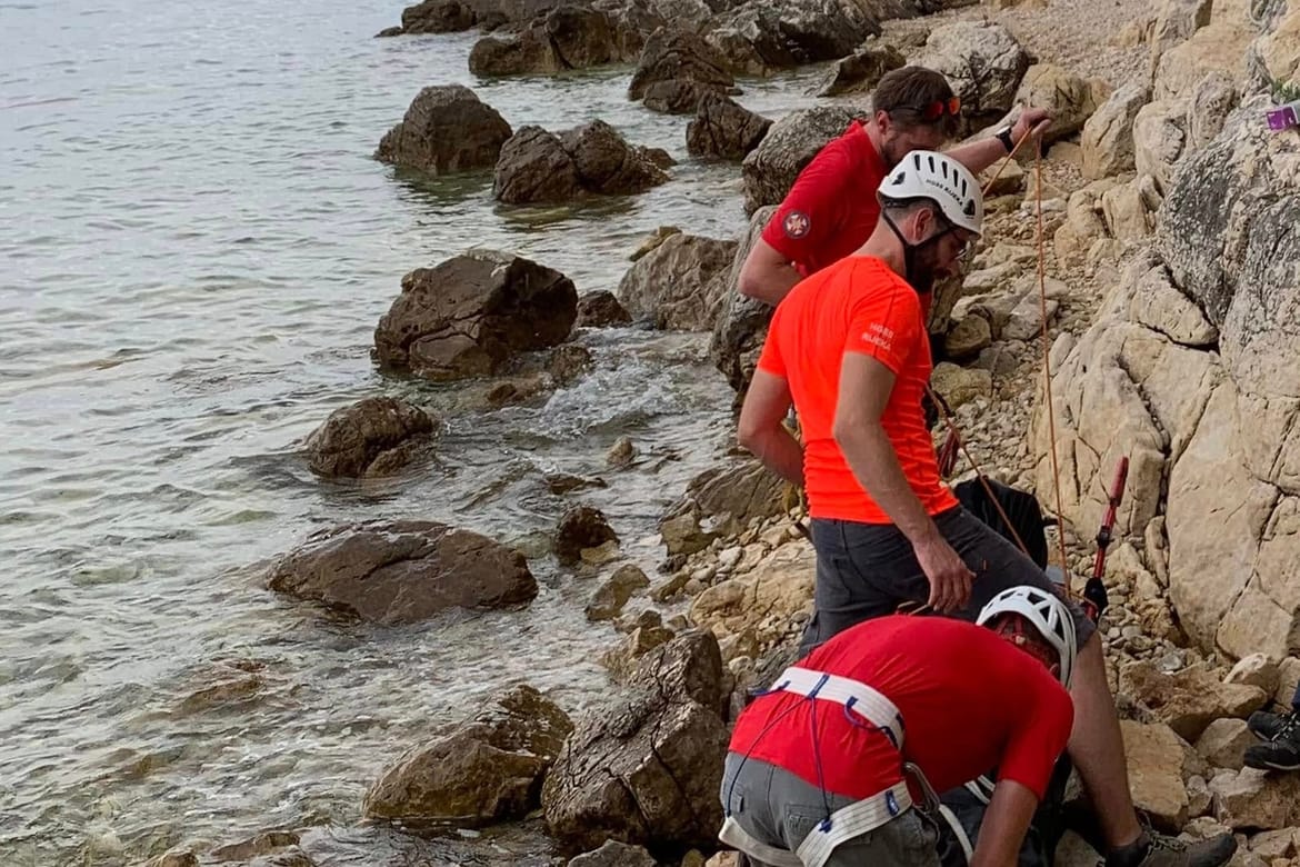 Muškarac pao s litice kod Selca i poginuo: "Pokušao je doći do zabačene prirodne plaže"