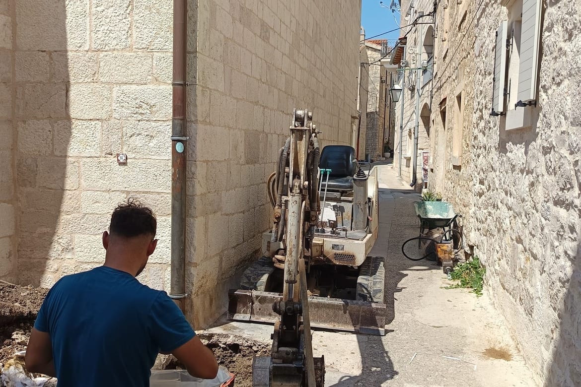 U Hvaru nema struje - radi se na otklanjanju kvara