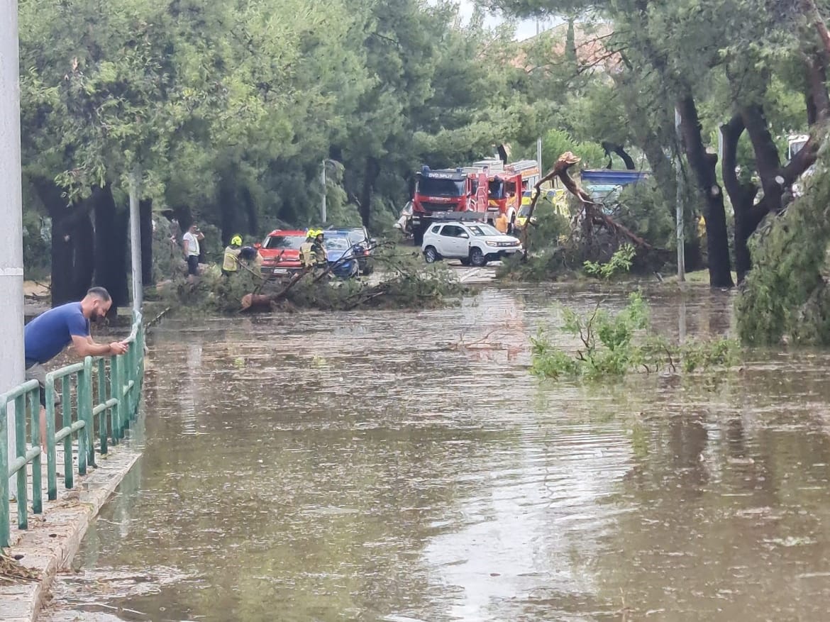 Civilna zaštita: "Dobili smo više stotina poziva, nekoliko je ozlijeđenih osoba i velika materijalna šteta!