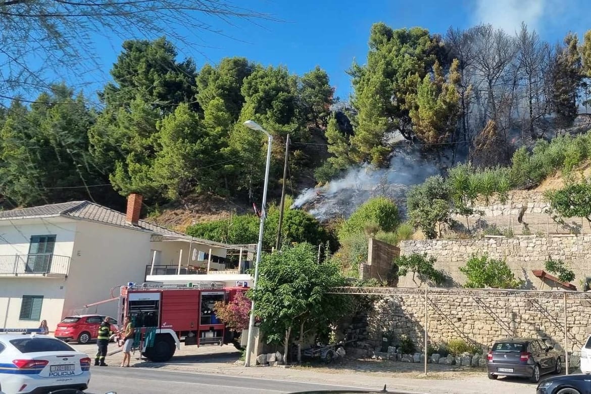 Požar na području Sv. Martin - Podstrana je lokaliziran