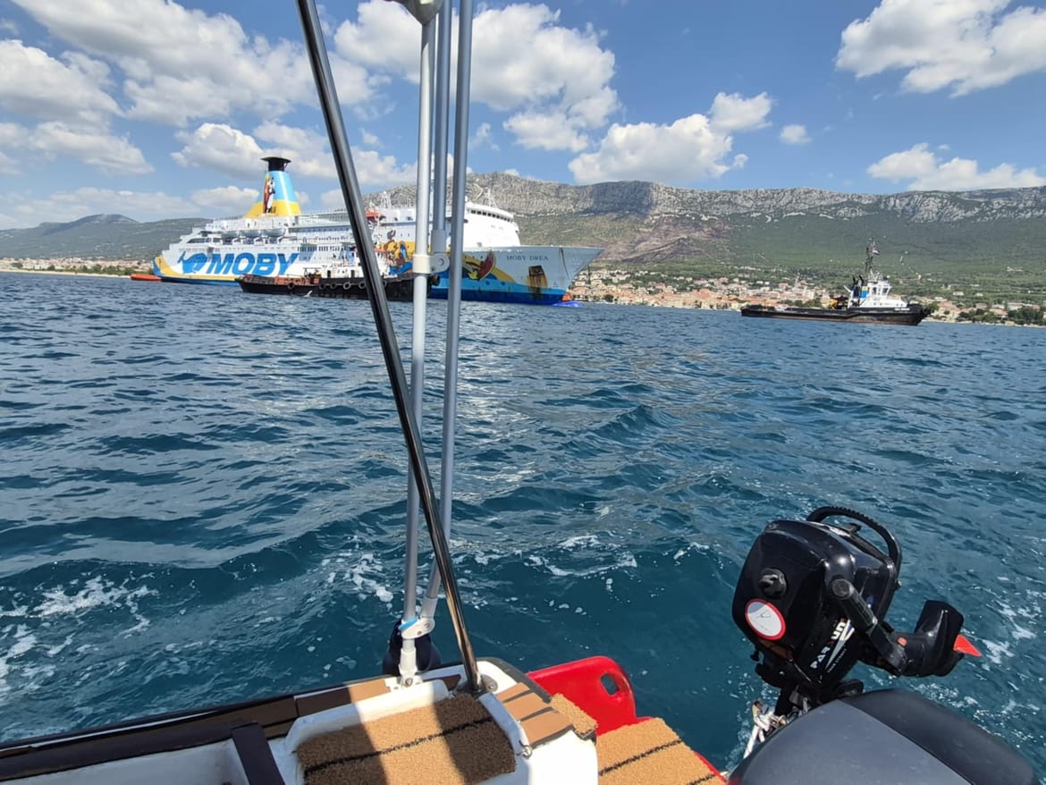 "JE, JA SAN JEDINI IZAŠA" Ovo je pogled iz broda jedinog čovjeka koji je brodicom krenuo blokirati pristajanje broda s azbestom