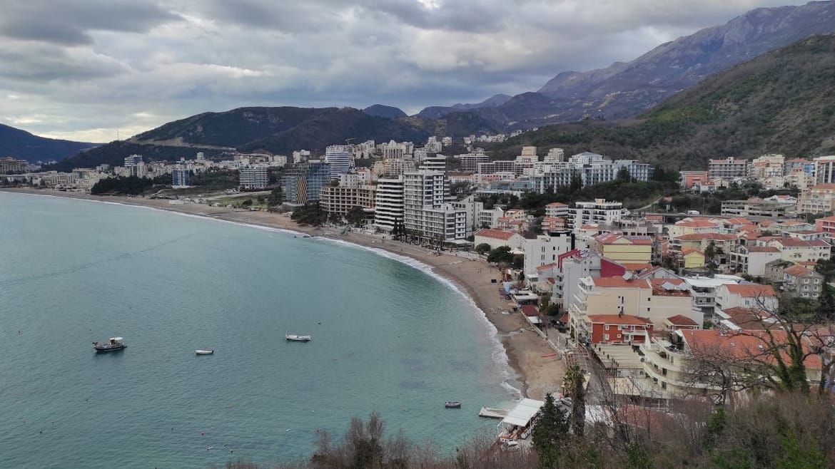 Jezivi zločin na jadranskoj plaži: Ubio brata i njegova sina, a onda sjeo u kafić