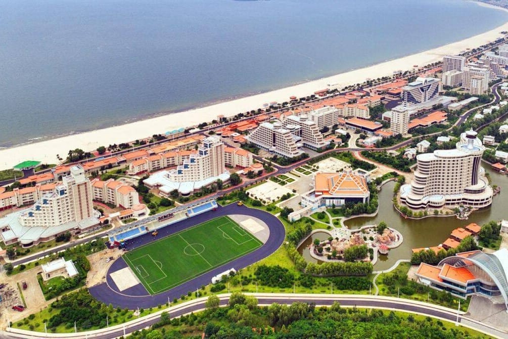 Otvoreno ljetovalište u Sjevernoj Koreji - stižu Rusi: "Izgradili su ga prisilnim radom!?"