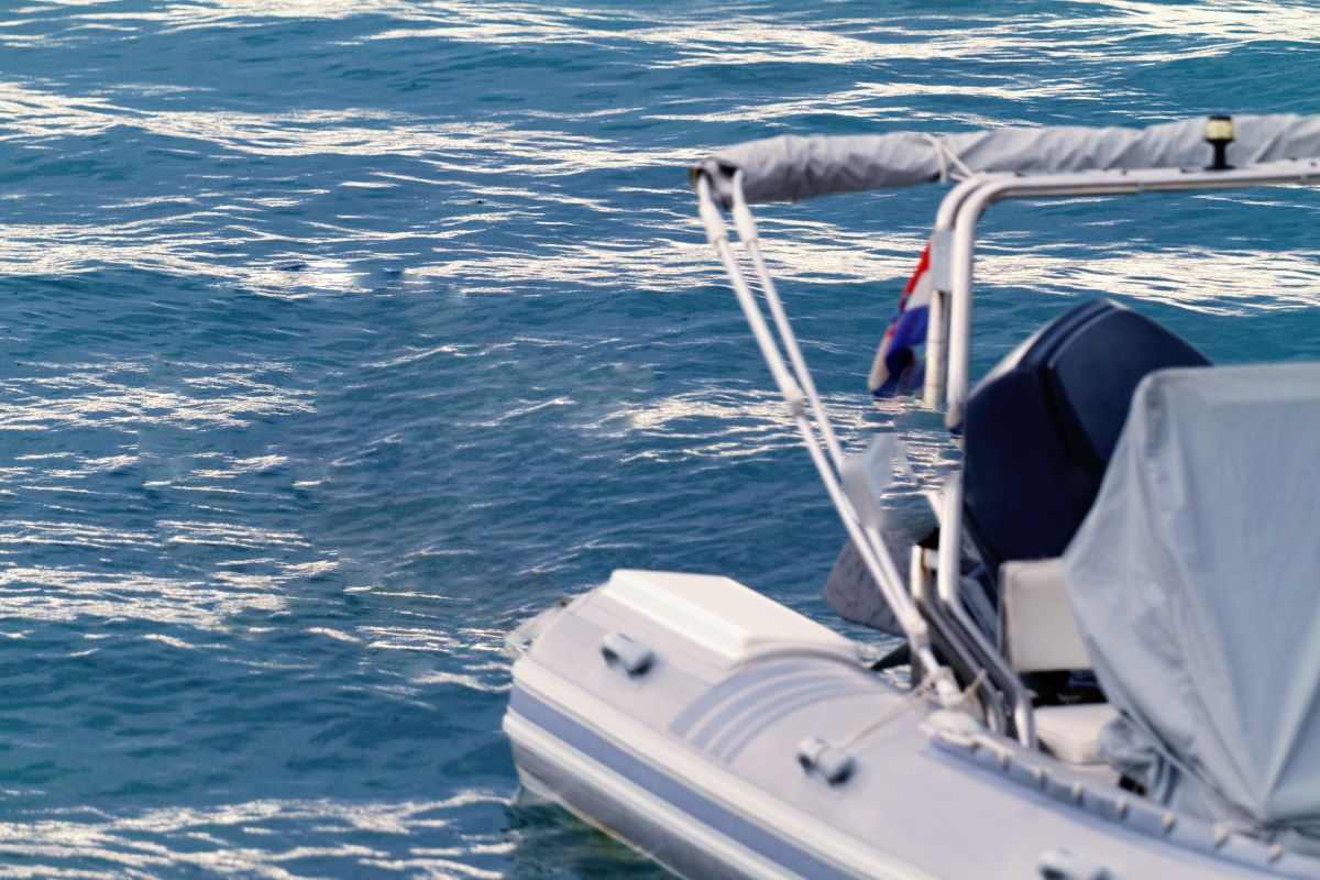 U TIJEKU POTRAGA Nestala dva muškarca između Pakoštana i Murtera, pronađen gumenjak!